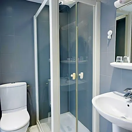 Hotel Modern 2*