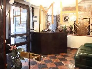 现代酒店 2* 巴黎